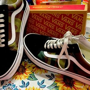 Very comfortable men’s sneakers in camouflage and black and white!! Wore once